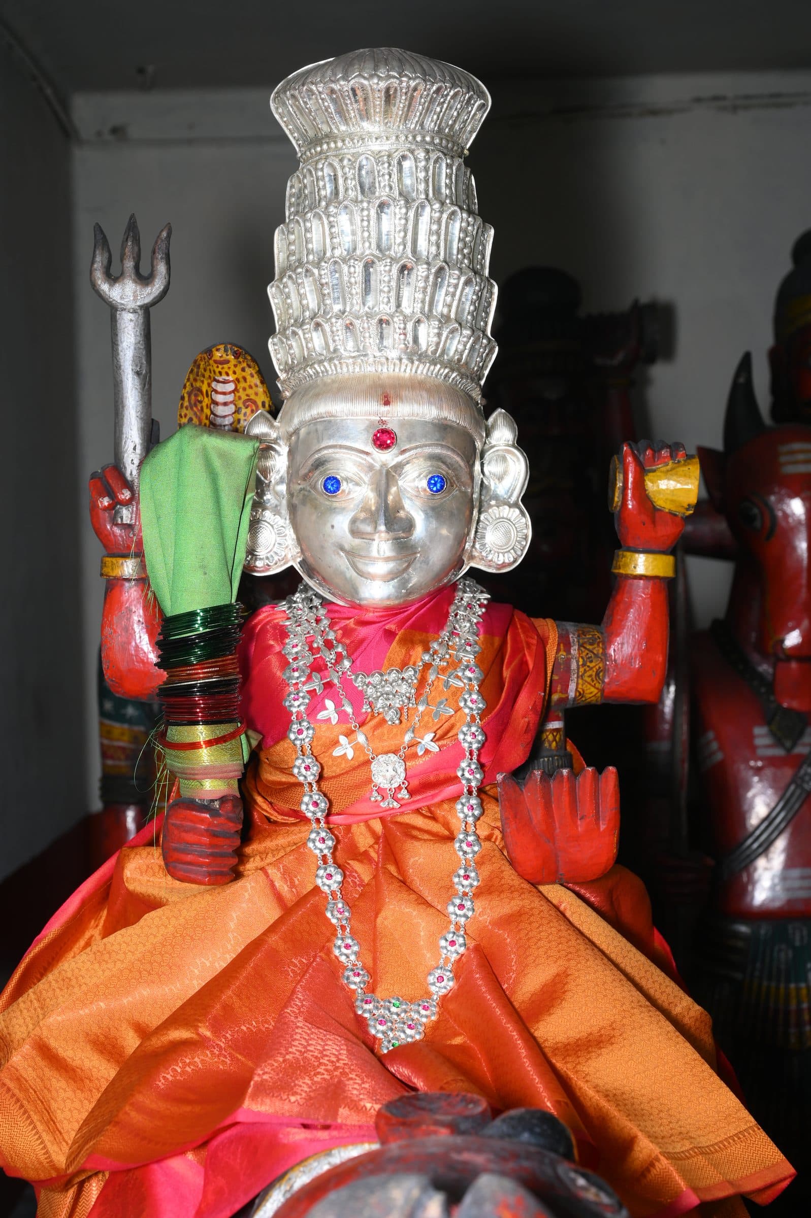 ಮೆಕ್ಕೆಕಟ್ಟು ಶ್ರೀ ನಂದಿಕೇಶ್ವರ ದೇವಸ್ಥಾನದ ಒಳಗೆ ತೆಗೆದ ಛಾಯಾಚಿತ್ರ; ಒಂದೇ ದಾಖಲೀಕರಣ ಭೇಟಿಯಲ್ಲಿ ತೆಗೆದ ಸರಣಿಯ ಪೈಕಿ ಒಂದು.