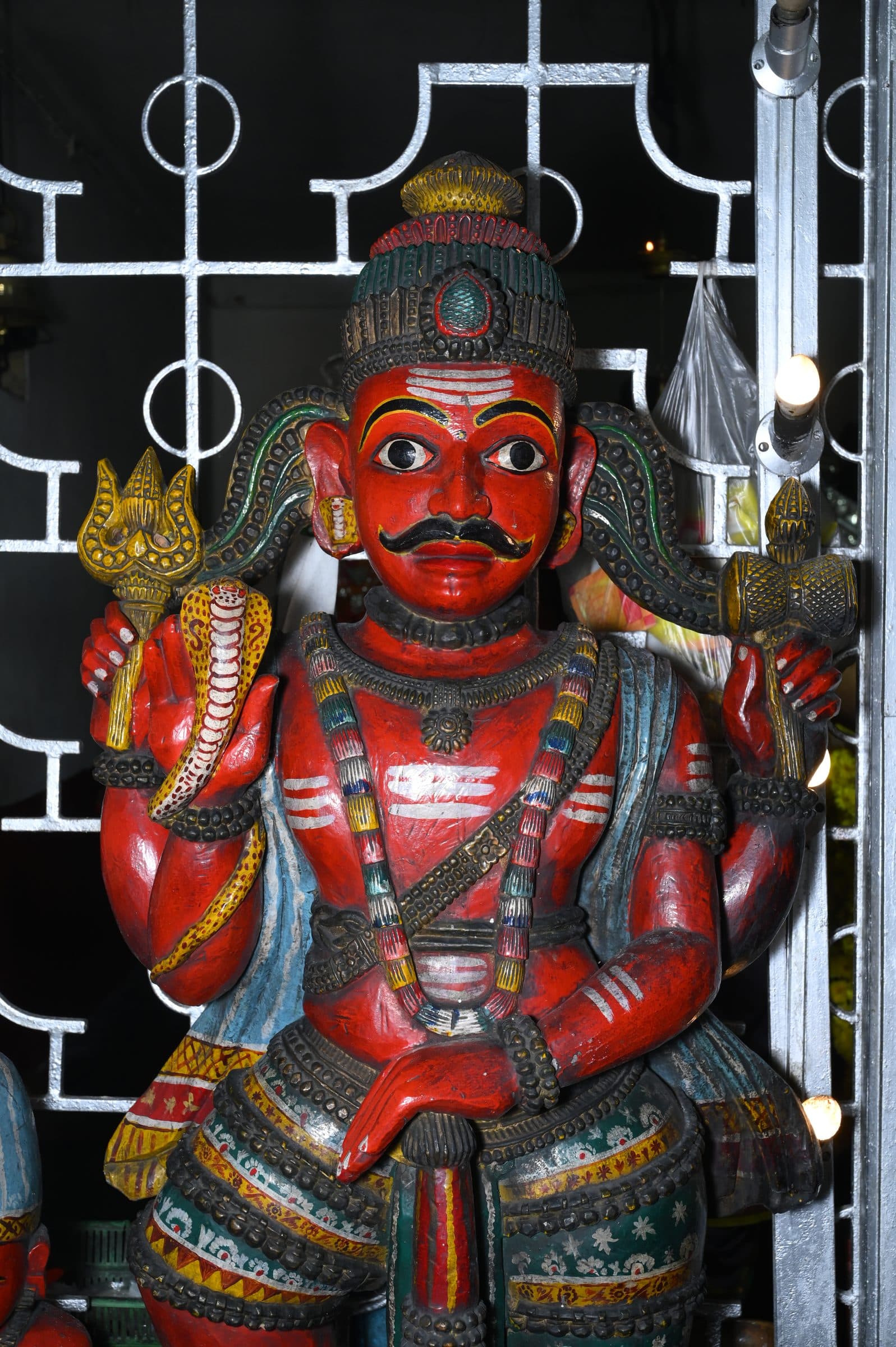 ಮೆಕ್ಕೆಕಟ್ಟು ಶ್ರೀ ನಂದಿಕೇಶ್ವರ ದೇವಸ್ಥಾನದ ಒಳಗೆ ತೆಗೆದ ಛಾಯಾಚಿತ್ರ; ಒಂದೇ ದಾಖಲೀಕರಣ ಭೇಟಿಯಲ್ಲಿ ತೆಗೆದ ಸರಣಿಯ ಪೈಕಿ ಒಂದು.