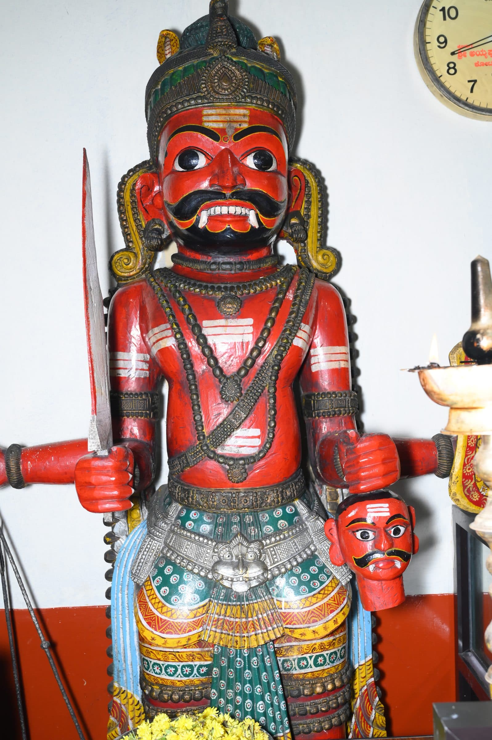 ಮೆಕ್ಕೆಕಟ್ಟು ಶ್ರೀ ನಂದಿಕೇಶ್ವರ ದೇವಸ್ಥಾನದ ಒಳಗೆ ತೆಗೆದ ಛಾಯಾಚಿತ್ರ; ಒಂದೇ ದಾಖಲೀಕರಣ ಭೇಟಿಯಲ್ಲಿ ತೆಗೆದ ಸರಣಿಯ ಪೈಕಿ ಒಂದು.